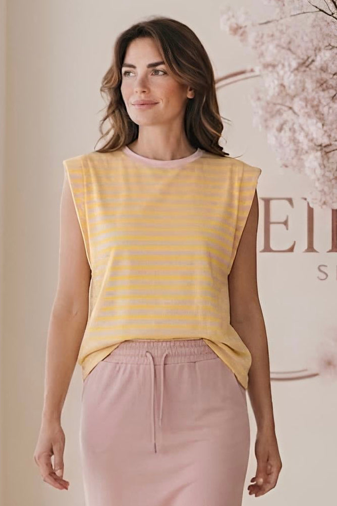 Camiseta hombreras amarillo y rosa