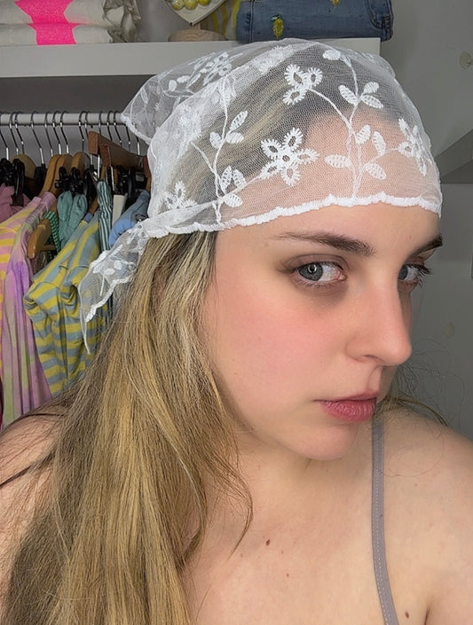 Pañuelo encaje blanco 4