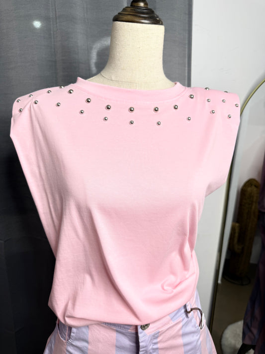 Camiseta rosa tachuelas