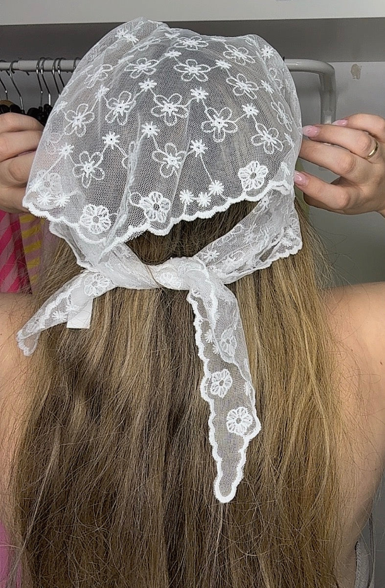 Pañuelo blanco encaje 6