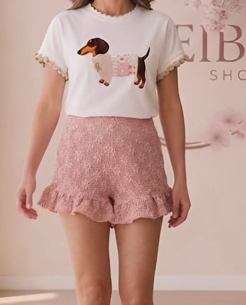Short efecto con volante y bordado en rosa