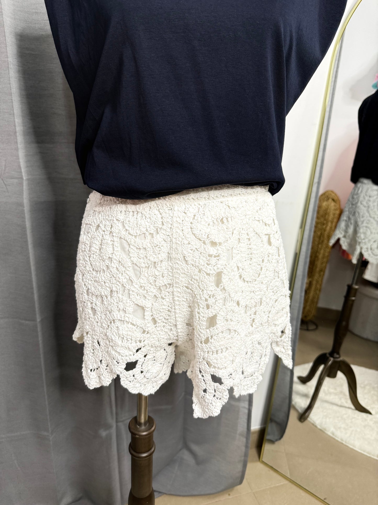 Short crochet blanco
